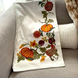 Wm Sonoma table runner, pumpkin, crewel